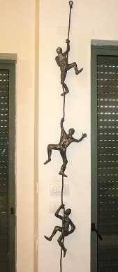 Ester-climbers - wire mesh sculpture