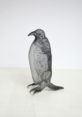 פסל של פינגווין - עבודה של שמעון